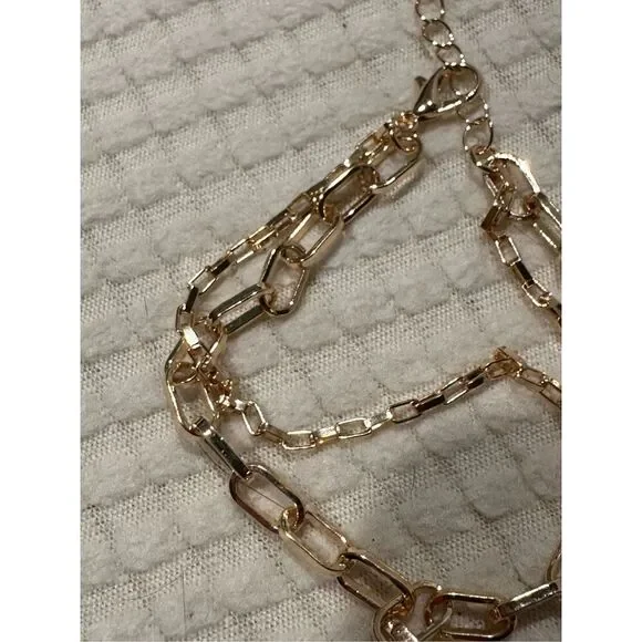 Elegant Gold and Silver Chain Bracelet - Picture 2 of 4
